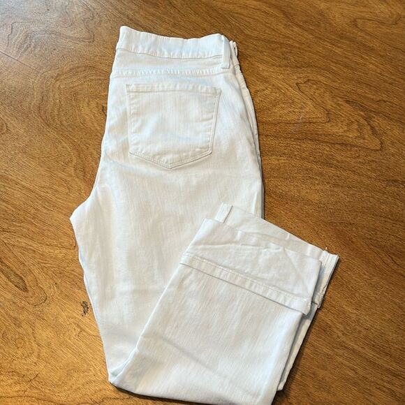 NYDJ 10 Petite White Layla Wide Cuff Capri Jeans With LiftTuck Technology - Picture 5 of 6